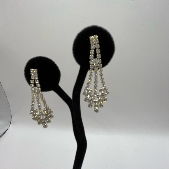 Earrings Clear Rhinestones sparkling lightweight chandelier style earrings post - Picture 7 of 11